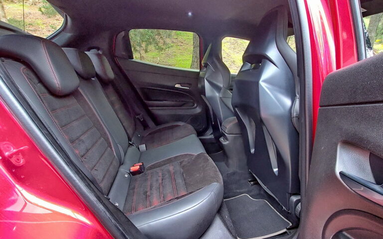 Alfa-Romeo-Junior-Elettrica-EV-test-drive-2026-04 (35)