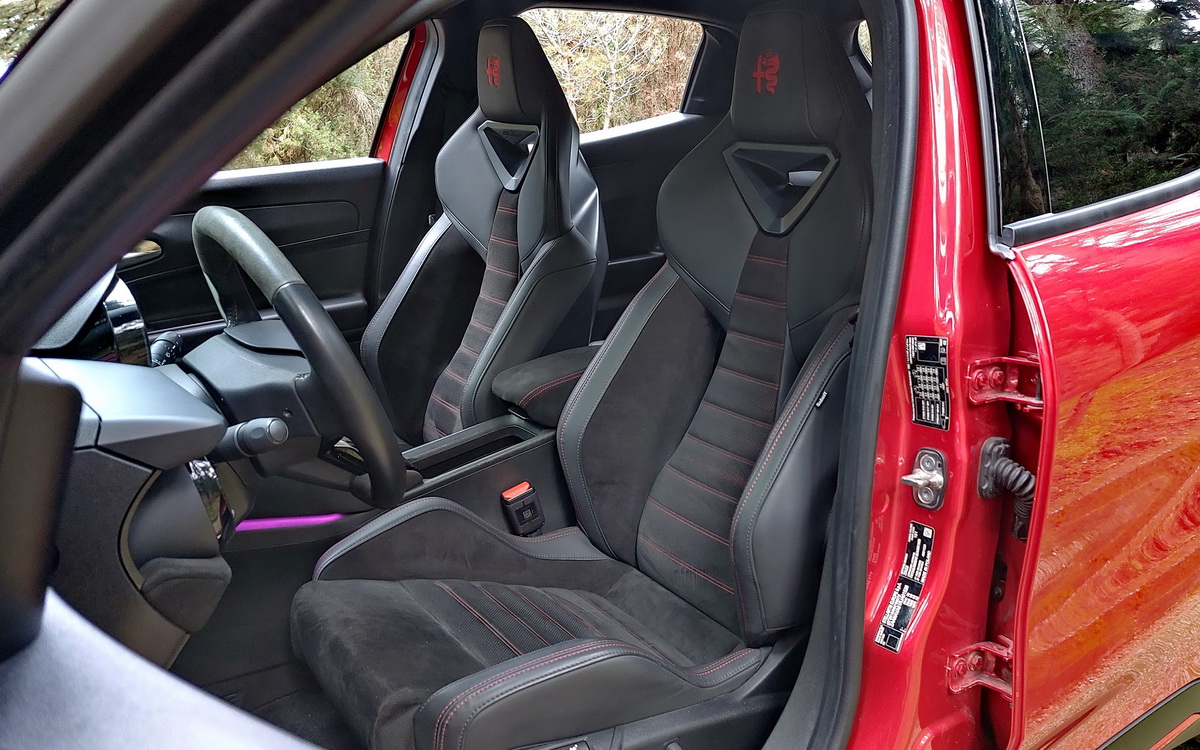 Alfa-Romeo-Junior-Elettrica-EV-test-drive-2026-04 (37)