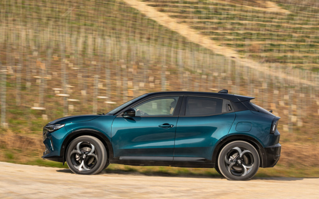 Alfa Romeo Junior Ibrida Q4