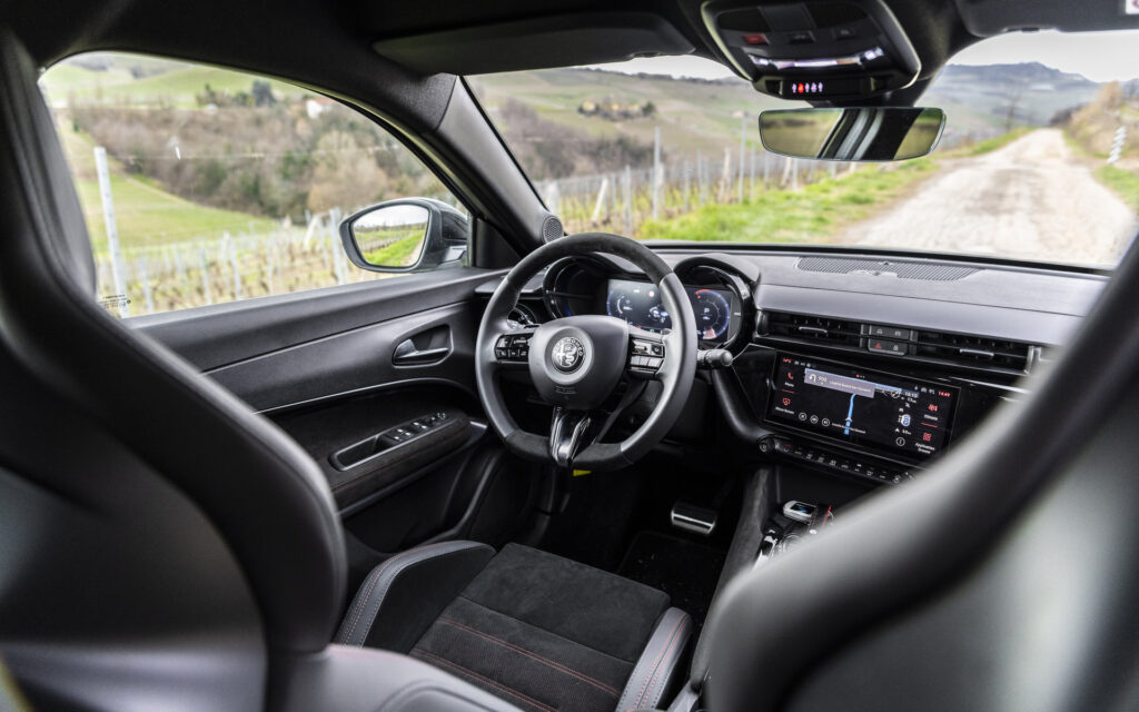 Alfa Romeo Junior Ibrida Q4