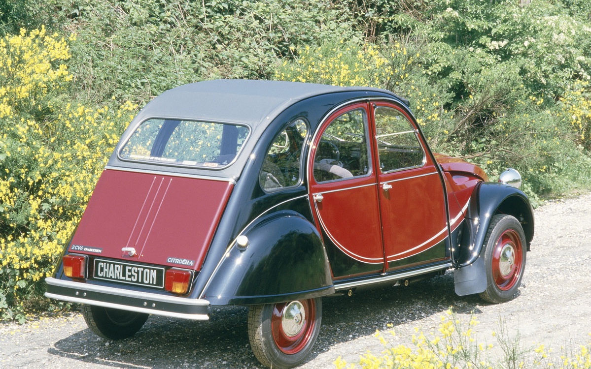 Citroen-2CV-Classic-Car-Charleston-3