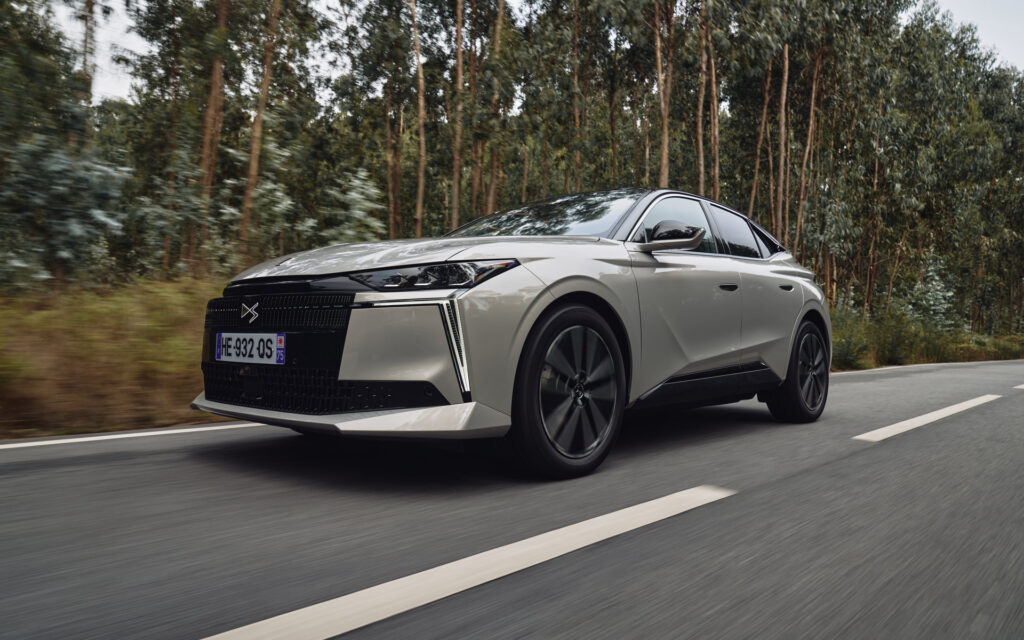 DS Automobiles No 4