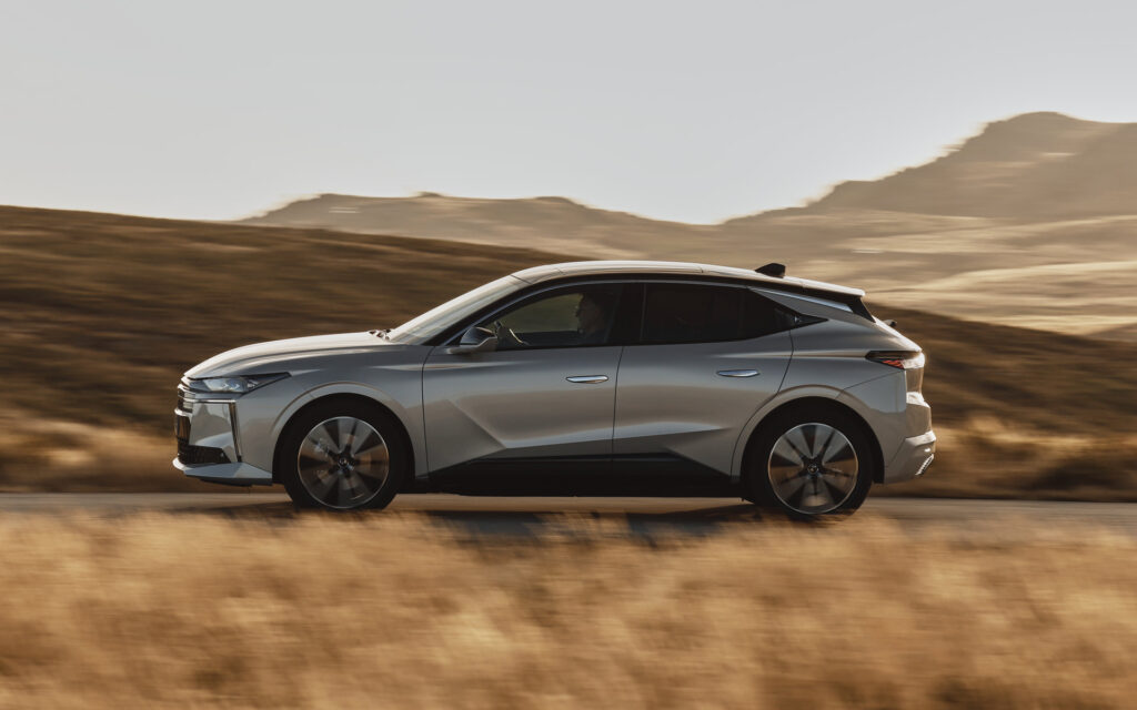 DS Automobiles No 4