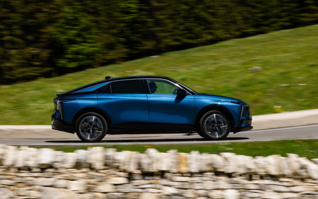 DS Automobiles Νο 8