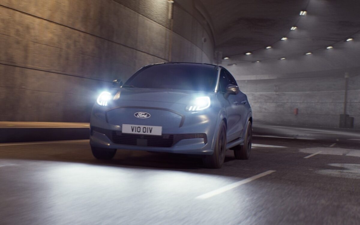 Ford Puma Gen-E με… κάτω τα χέρια: Διαθέσιμο στην Ελλάδα με σύστημα αυτόνομης οδήγησης