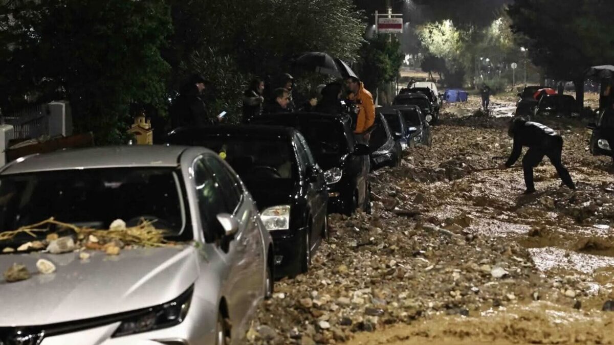 Πλημμύρες: Για ποιο λόγο δεν αποζημιώνει το κράτος τις ζημιές στα αυτοκίνητα