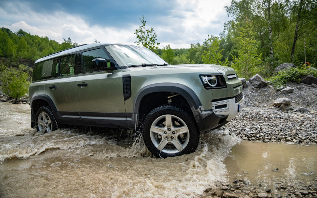 Land Rover Defender 110