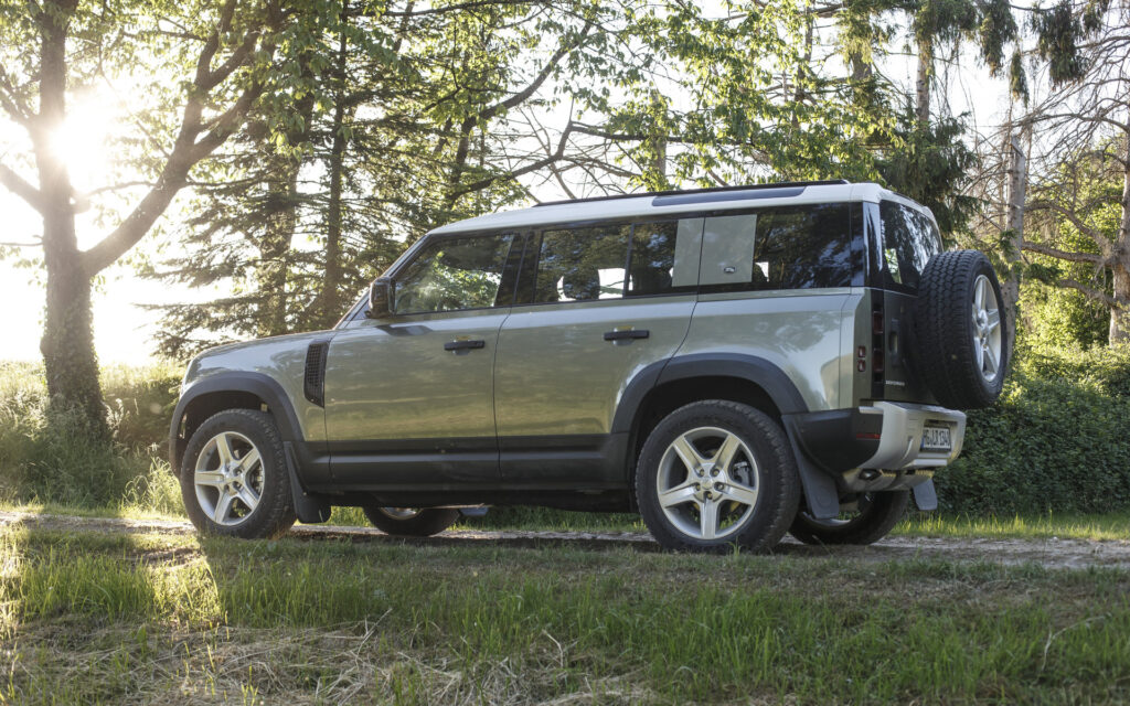 Land Rover Defender 110