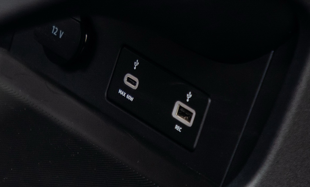 Leapmotor-C10-Hybrid-EV-REEV-2025 (8)