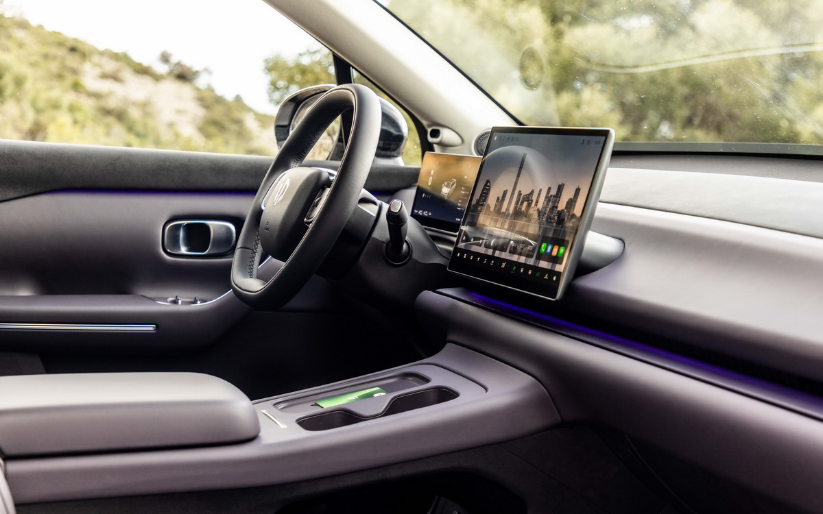 Leapmotor-C10-Hybrid-EV-REEV-test-drive-2026 (9)