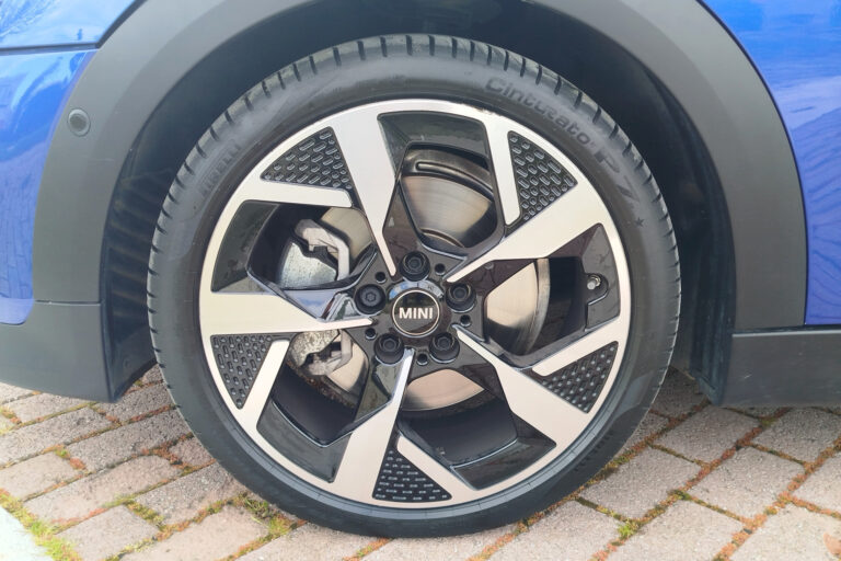 MINI-Cooper-C-5-door-test-drive-8