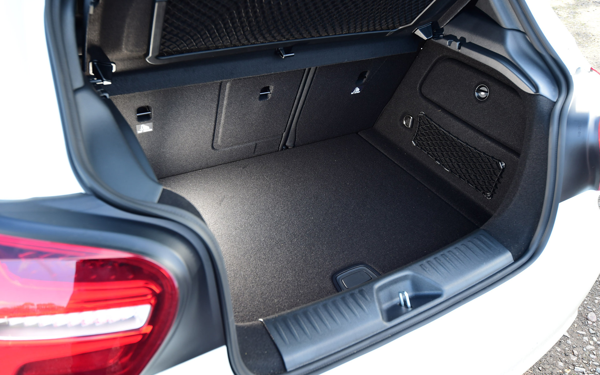 Mercedes-Benz-A-Class-2013-2018-9