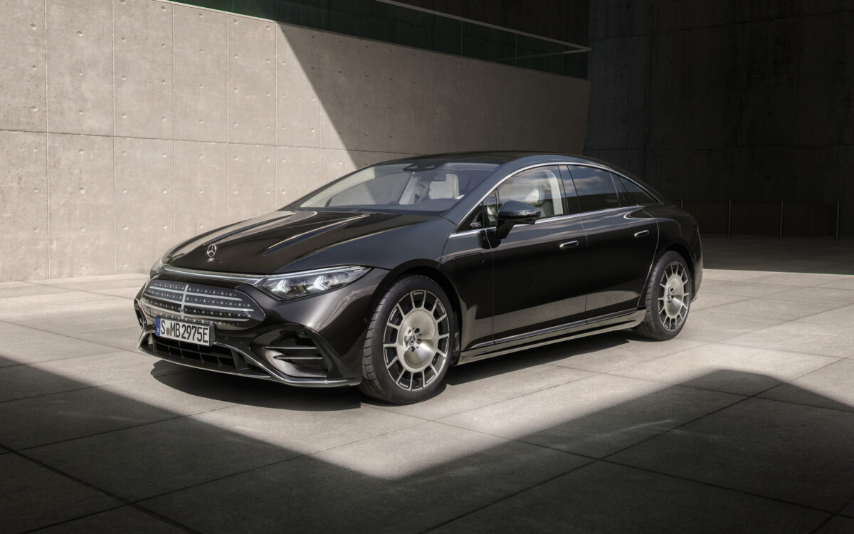 Mercedes-Benz EQS: Μεγαλύτερη μπαταρία, γρηγορότερη φόρτιση για την ηλεκτρική λιμουζίνα