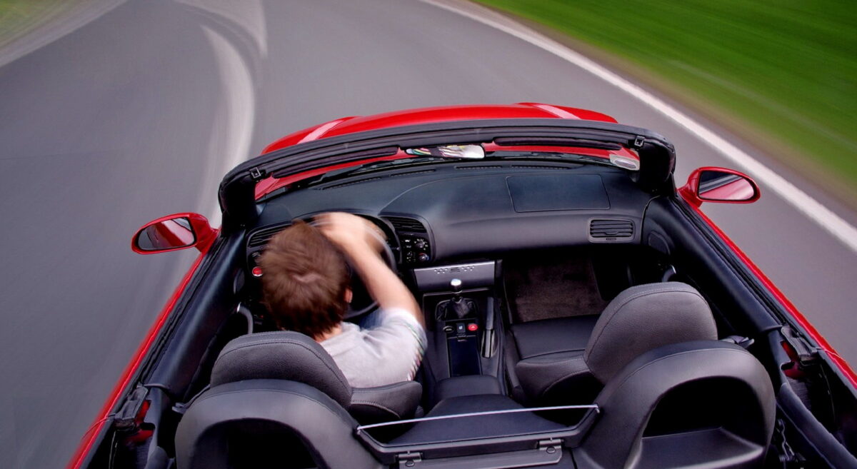 Υβριδικά, ηλεκτρικά, συνδεδεμένα, αυτόνομα αυτοκίνητα… Μα, πού πήγε ο ενθουσιασμός για την οδήγηση;