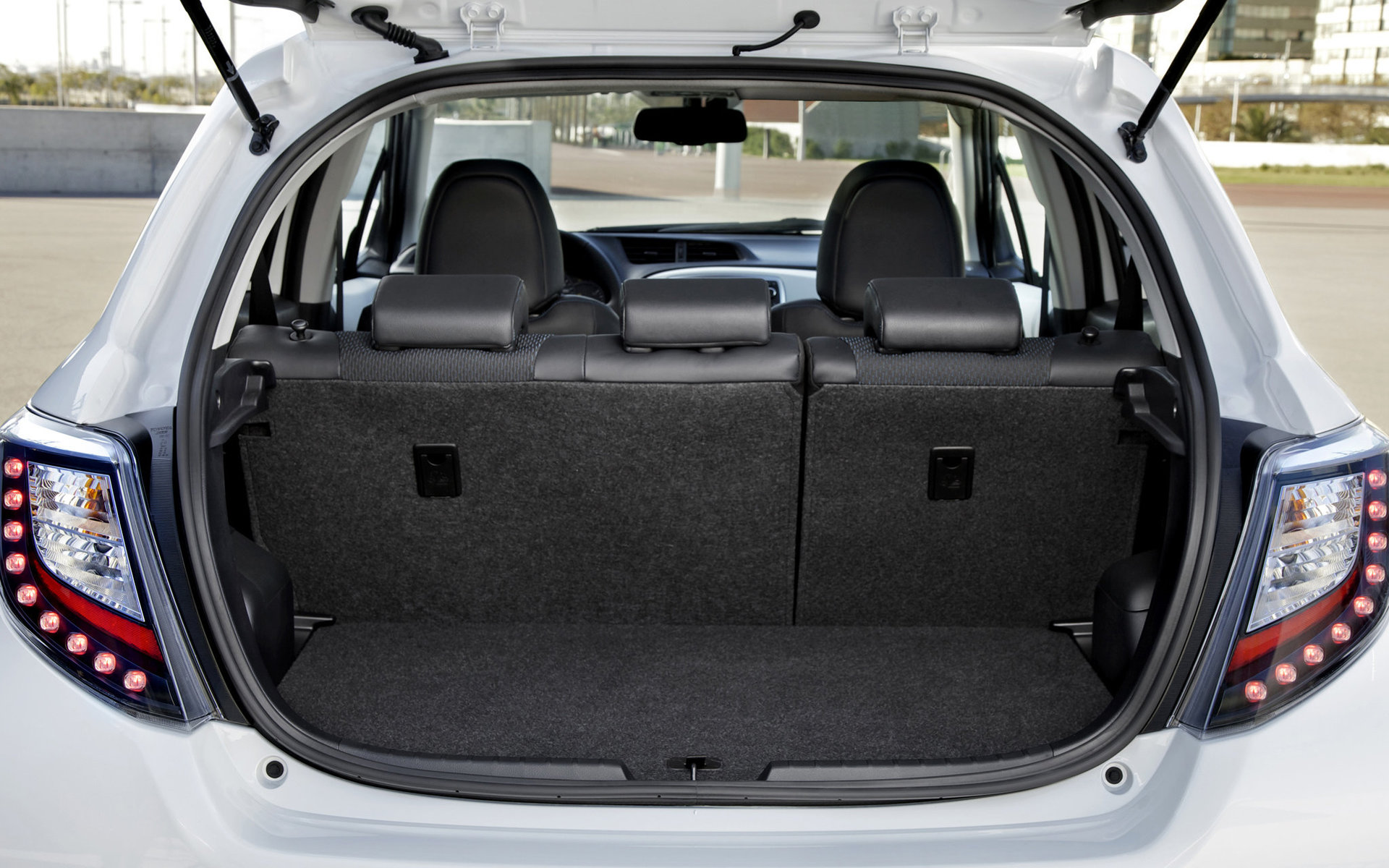 Toyota-Yaris-2011-2020-7