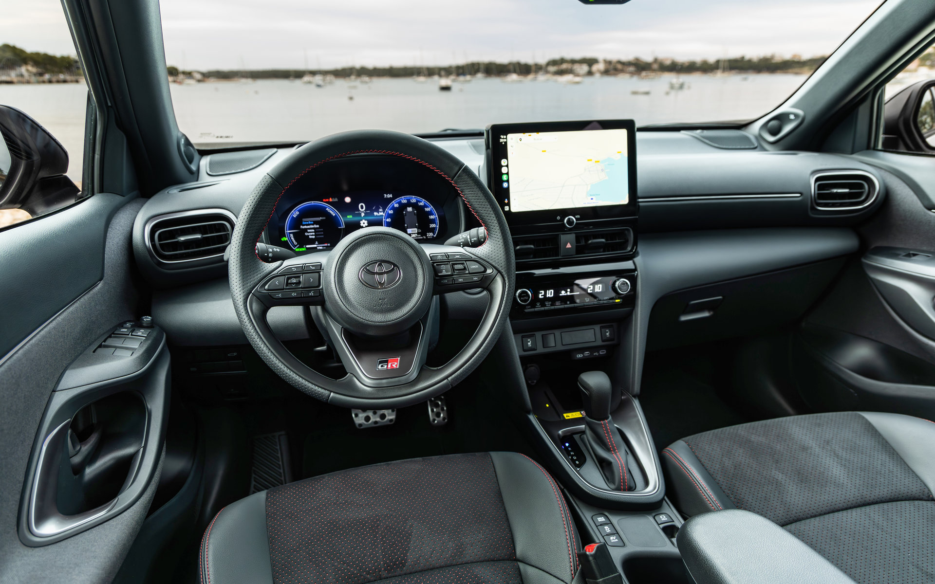 Toyota-Yaris-Cross-2025-5