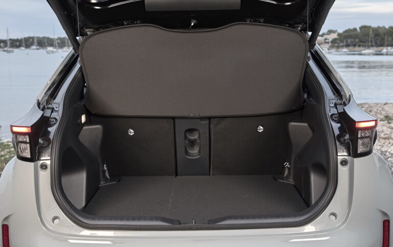 Toyota Yaris Cross Premiere Edition Hybrid 130 2024 (11)