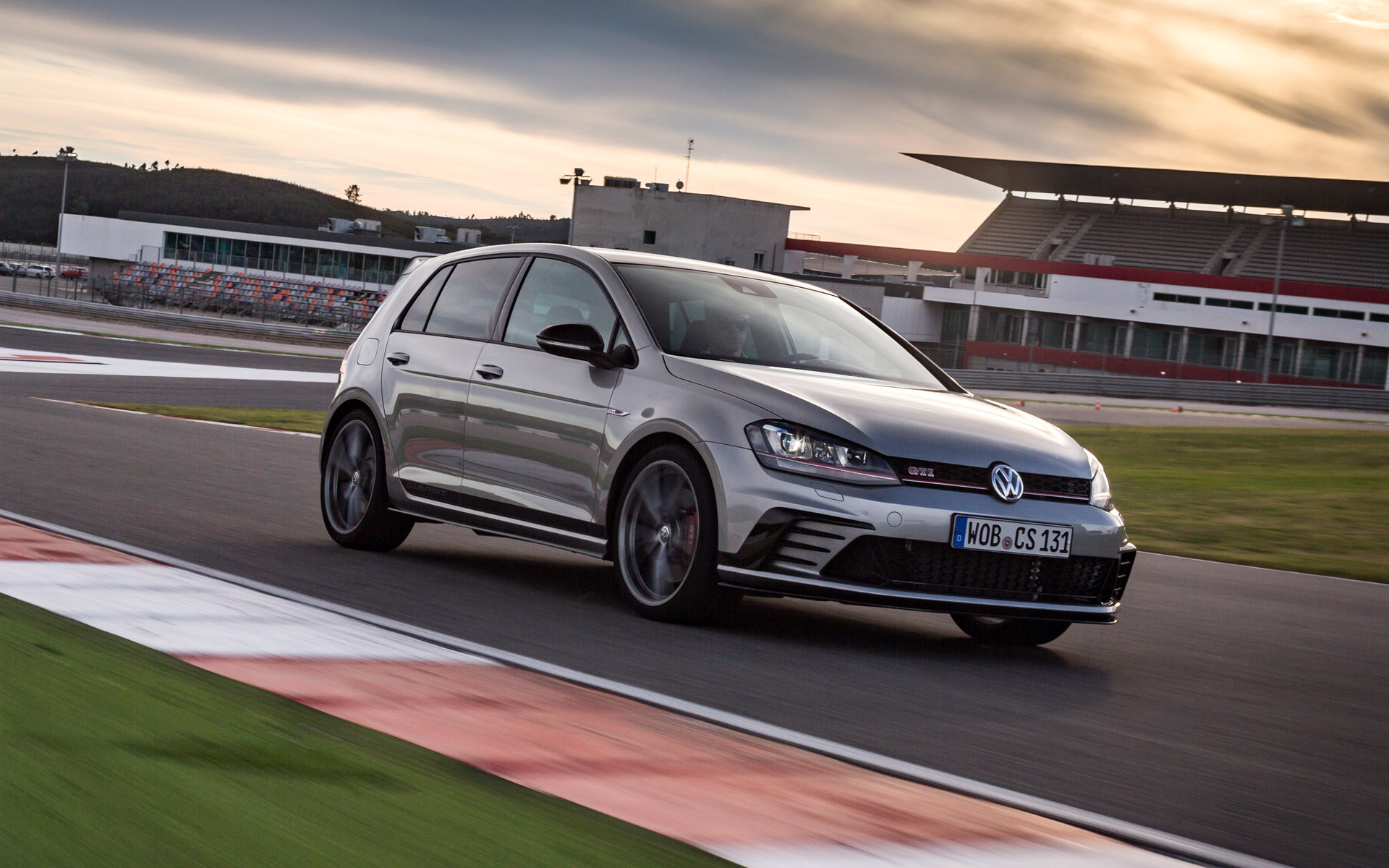 Volkswagen-Golf-VII-2013-2019-4