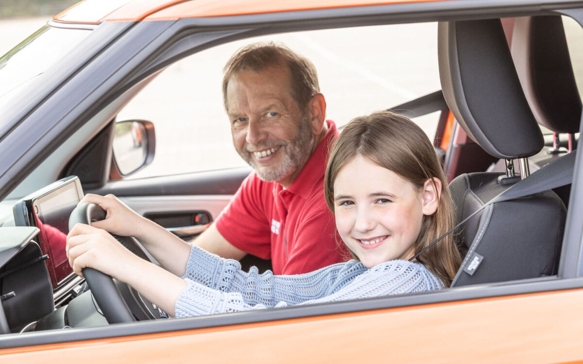 Τα παιδιά παρατηρούν τους γονείς: Οι κακές συνήθειες πίσω από το τιμόνι