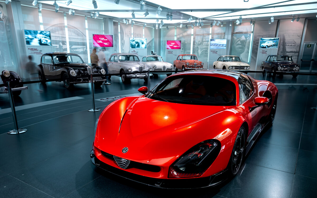 Δύο συλλεκτικές Alfa Romeo 33 Stradale παραδόθηκαν ταυτόχρονα σε απόσταση 9.000 km