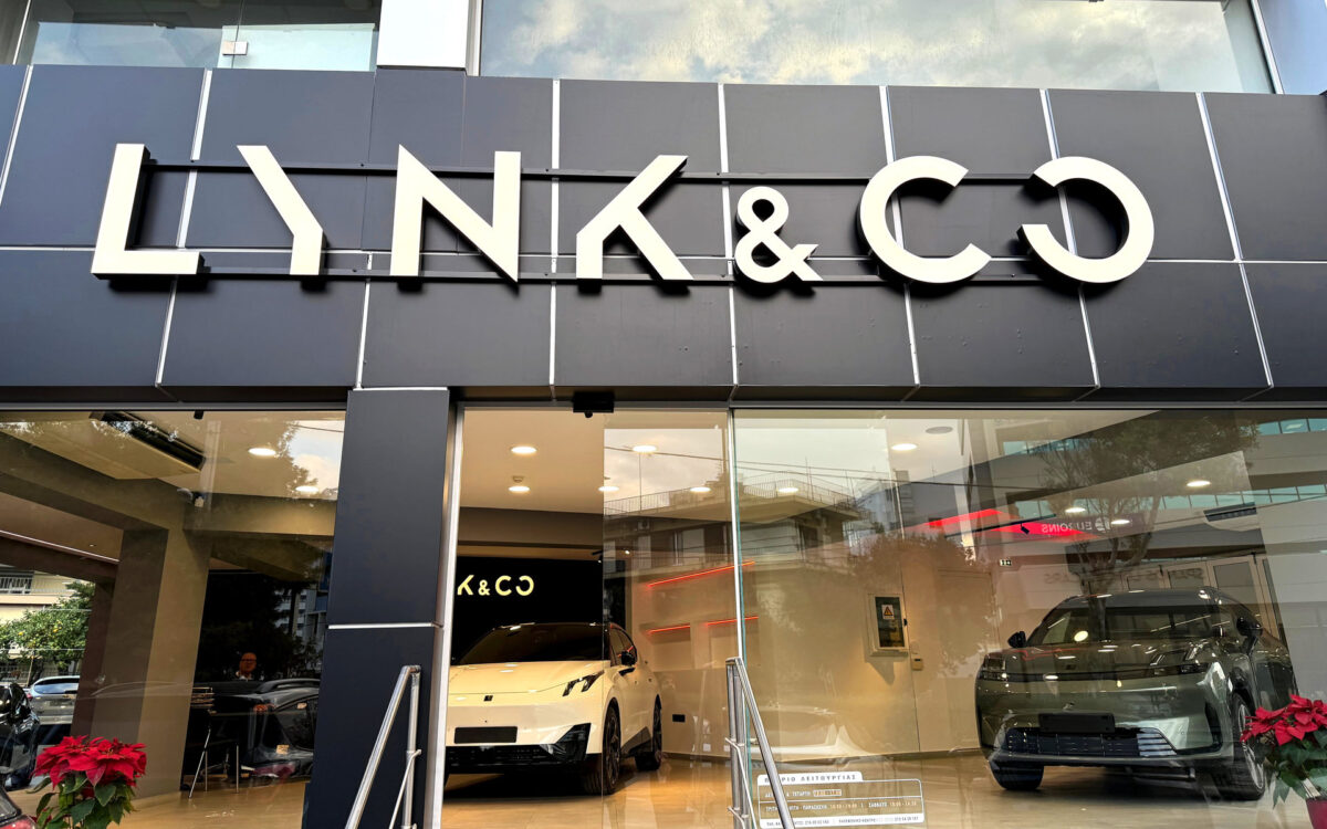 Νέος επίσημος αντιπρόσωπος της Lynk & Co στη νότια Αθήνα η εταιρεία Αφοί Καρανικόλα & Σια