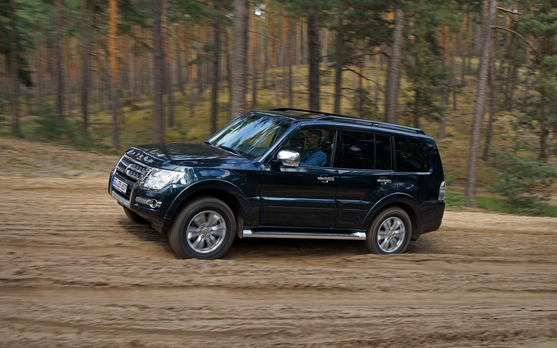 Mitsubishi-Pajero-1