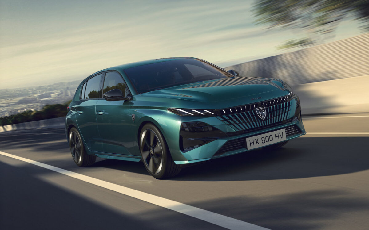 Βάζει τα «αθλητικά» του το Peugeot E-308