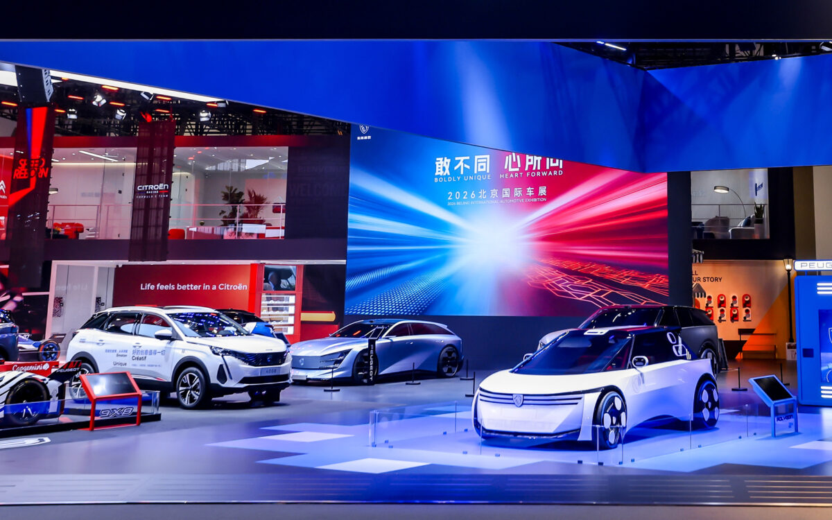 Stellantis και Dongfeng επενδύουν 1 δισ. ευρώ στην Κίνα για νέα ηλεκτρικά Peugeot και Jeep