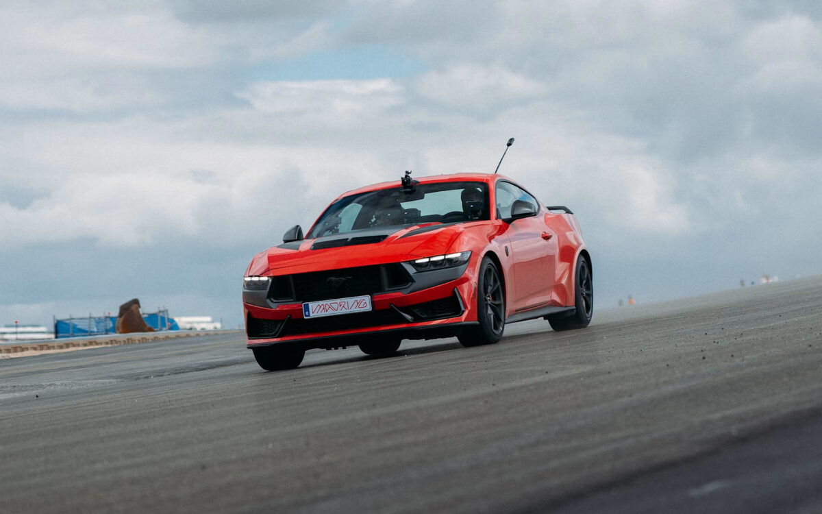 Madring: Ένας γύρος στη νέα πίστα της F1 με την Mustang και οδηγό τον Sainz (video)
