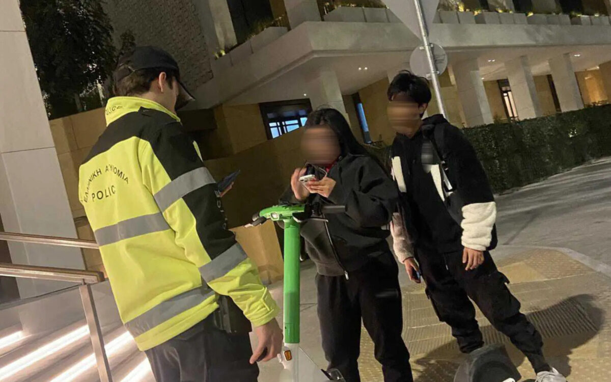 Ηλεκτρικά πατίνια: Πλήρη απαγόρευση στους ανήλικους ανακοίνωσε ο Χρυσοχοΐδης