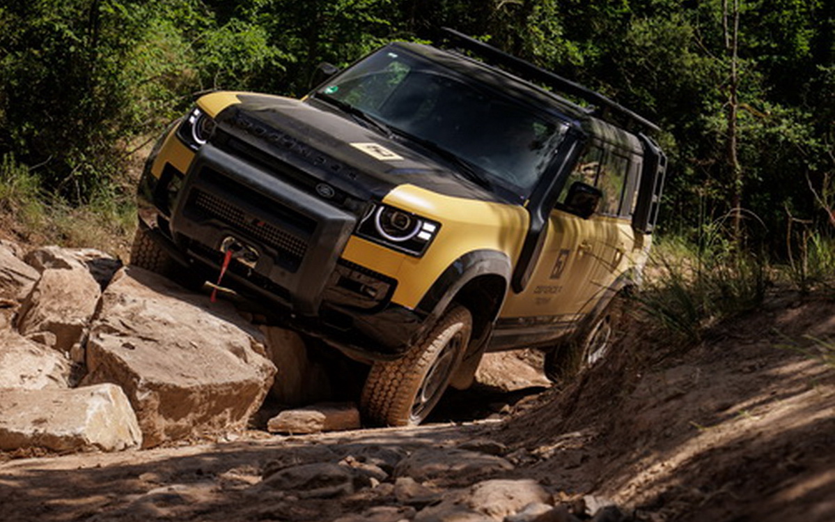 358_Defender Trophy Sels_Europe_R5