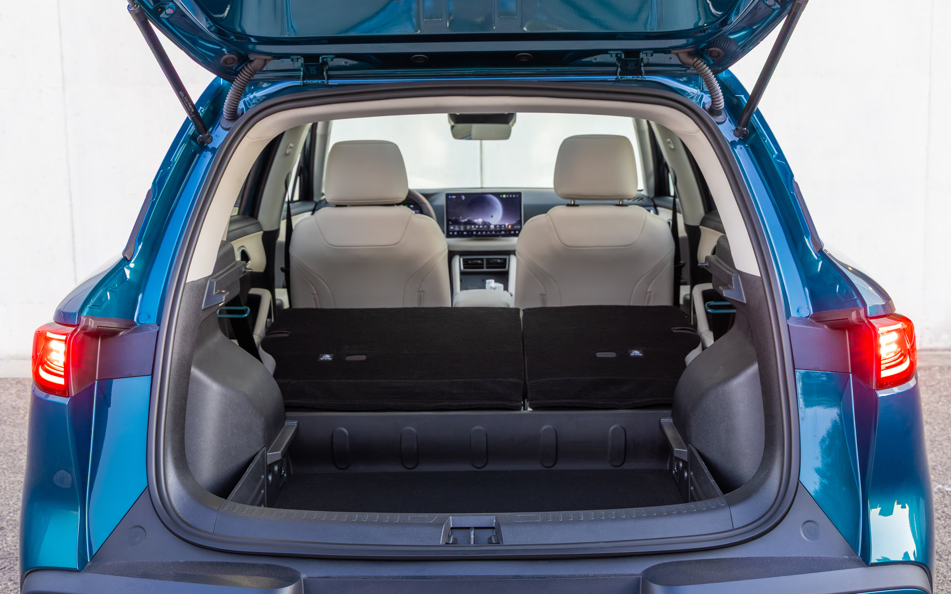 BYD-ATTO-2-DM-i-10