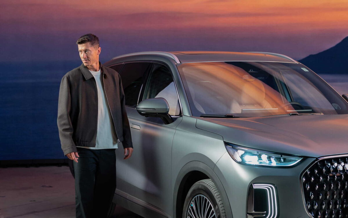 Ο Robert Lewandowski παίζει… μπάλα με την Chery (video)