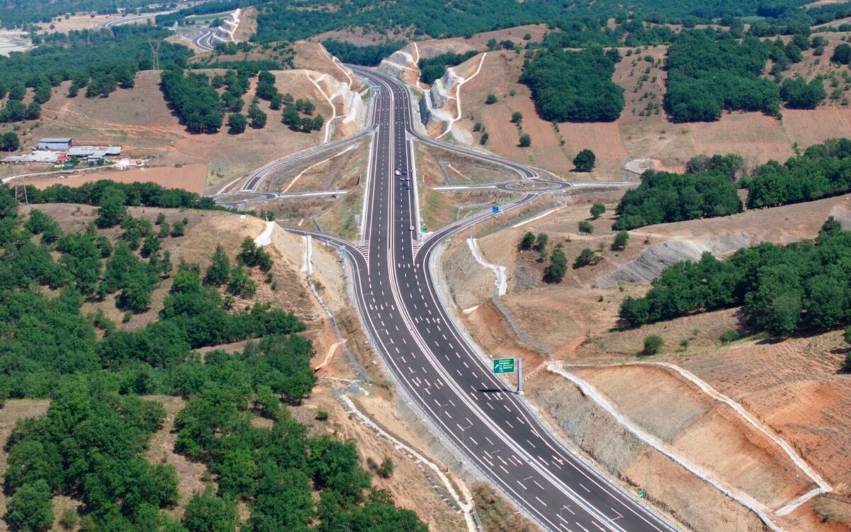 «Αγώνας δρόμου» για να ολοκληρωθεί ο Ε65 πριν τον Αύγουστο