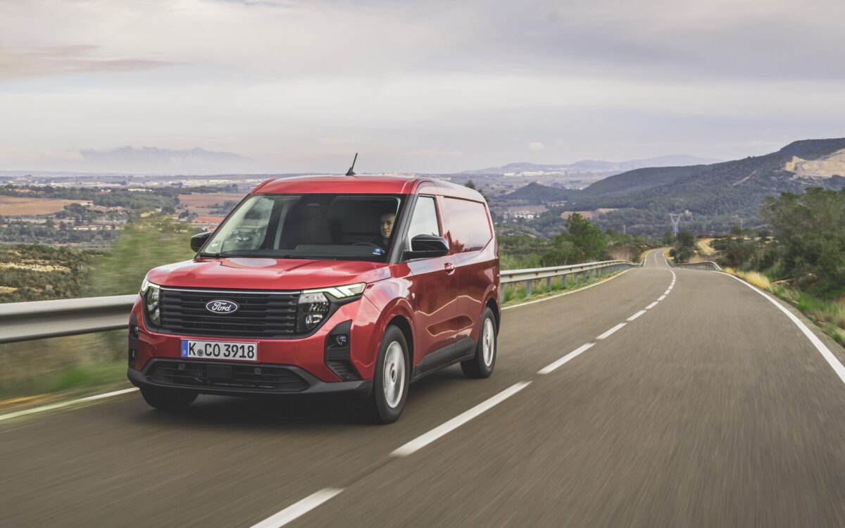 Ford Transit Courier: Με σύγχρονους αποδοτικούς κινητήρες και κορυφαίες δυνατότητες φόρτωσης