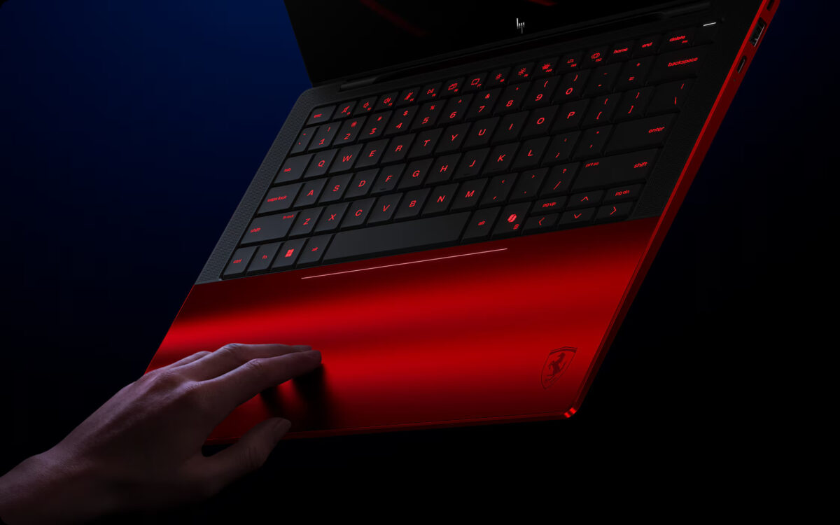 H Yamaha μηχανές και πιάνο, η Ferrari αυτοκίνητα και τώρα laptop