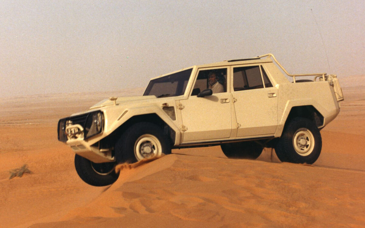 Lamborghini LM002: 40 χρόνια από το SUV που προηγήθηκε της εποχής του