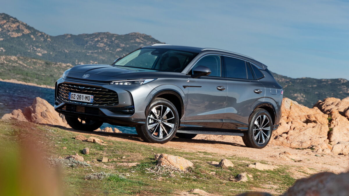 MG HS PHEV+: Υβριδικό SUV με 272 ίππους, αυτονομία 1.000+ km και 7ετή εγγύηση σε σούπερ τιμή