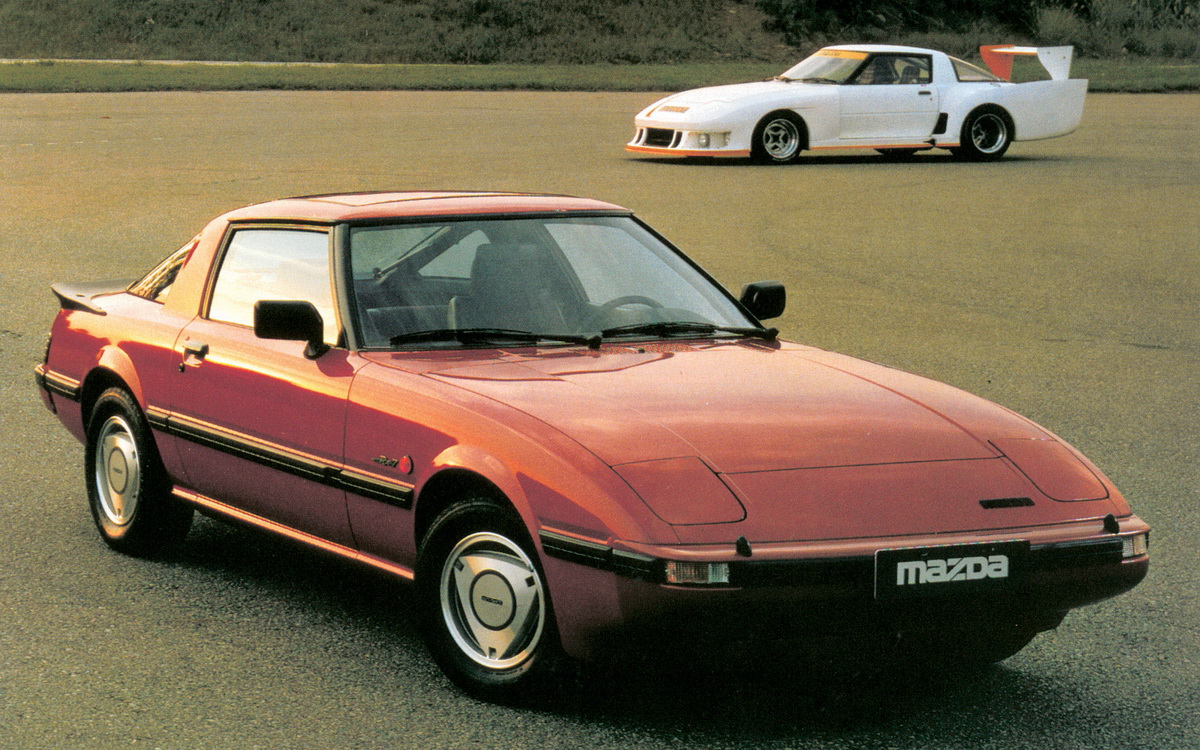 Mazda-RX-7-Generation-1-Customer-vs-motorsports-version-1980