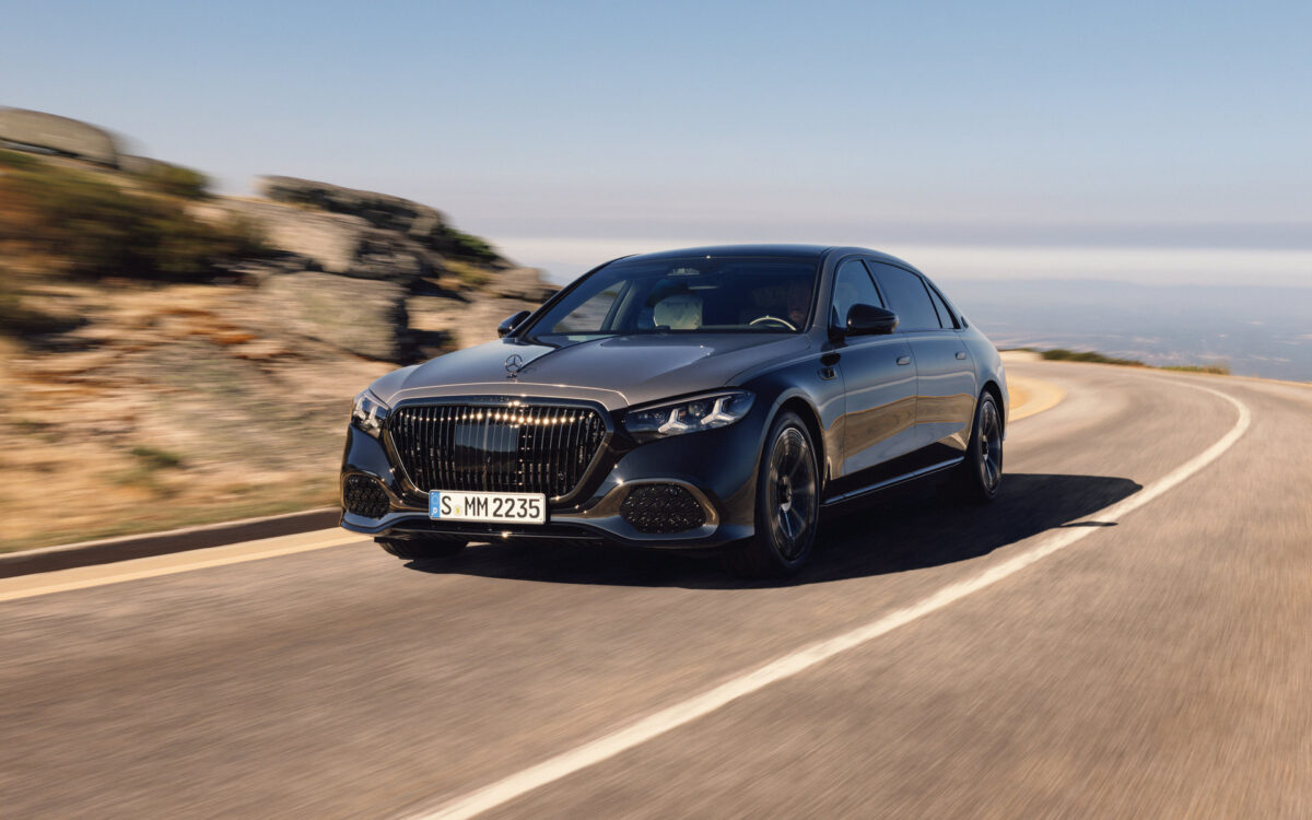 Η limo της Mercedes που ξεκινά από τα 250.000 € και διαθέτει επάργυρο σερβίτσιο