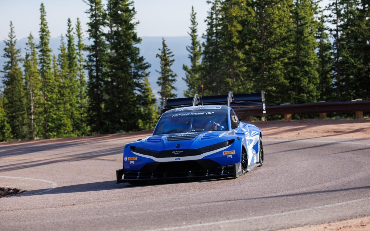 H Ford κατέκτησε το Pikes Peak με τη θηριώδη Super Mustang Mach-E των 1.400 ίππων (video)
