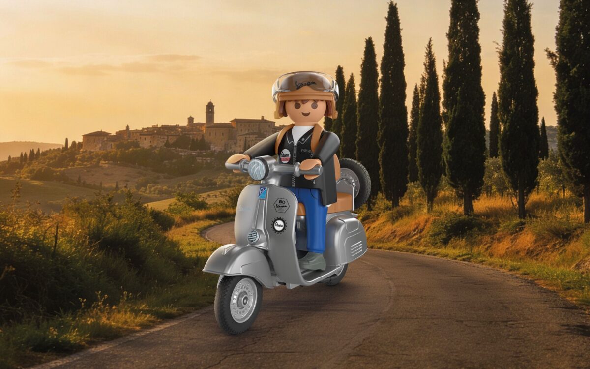 H Playmobil γιορτάζει τα 80ά γενέθλια της Vespa