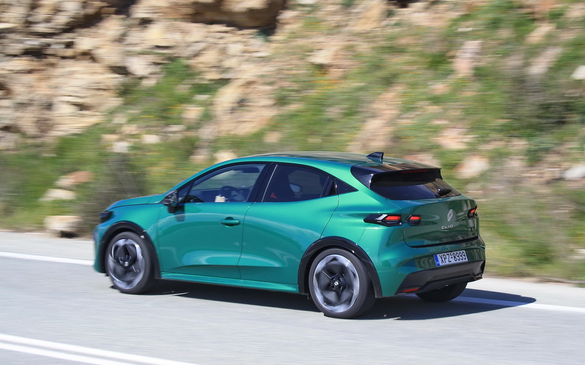 Renault-Clio-1.8-E-TECH-Hybrid-2026-test (11)