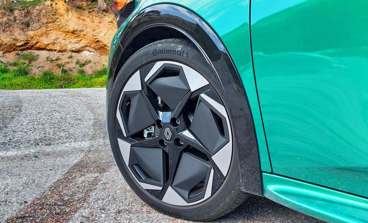 Renault-Clio-1.8-E-TECH-Hybrid-2026-test (18)