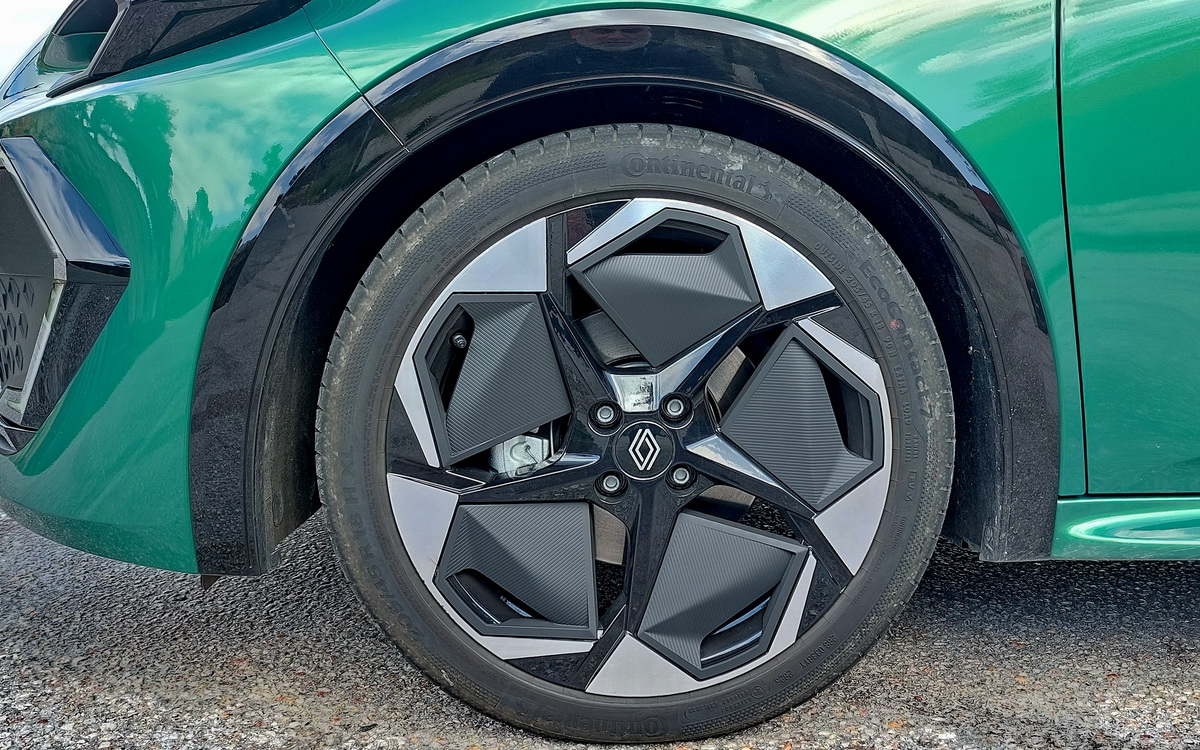 Renault-Clio-1.8-E-TECH-Hybrid-2026-test (19)