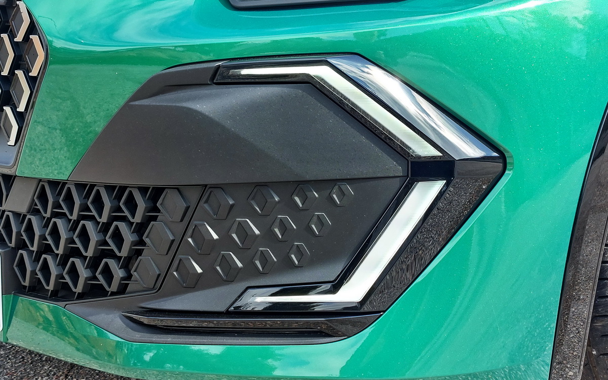 Renault-Clio-1.8-E-TECH-Hybrid-2026-test (22)
