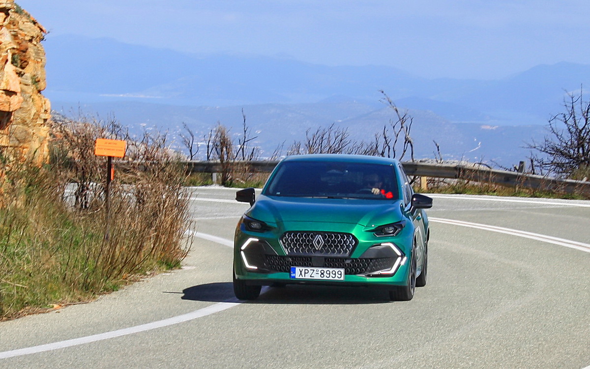 Renault-Clio-1.8-E-TECH-Hybrid-2026-test (9)