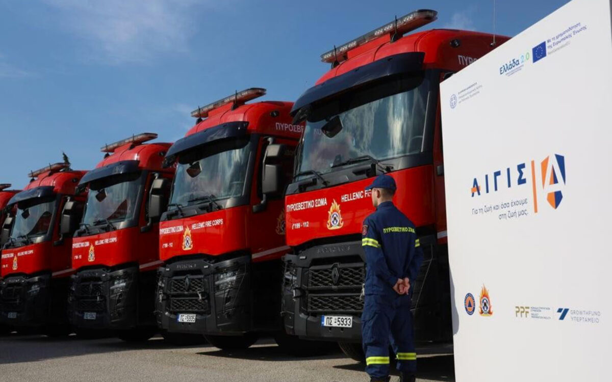 Όμιλος Σαρακάκη: 10 νέοι τράκτορες Renault Trucks στο Πυροσβεστικό Σώμα