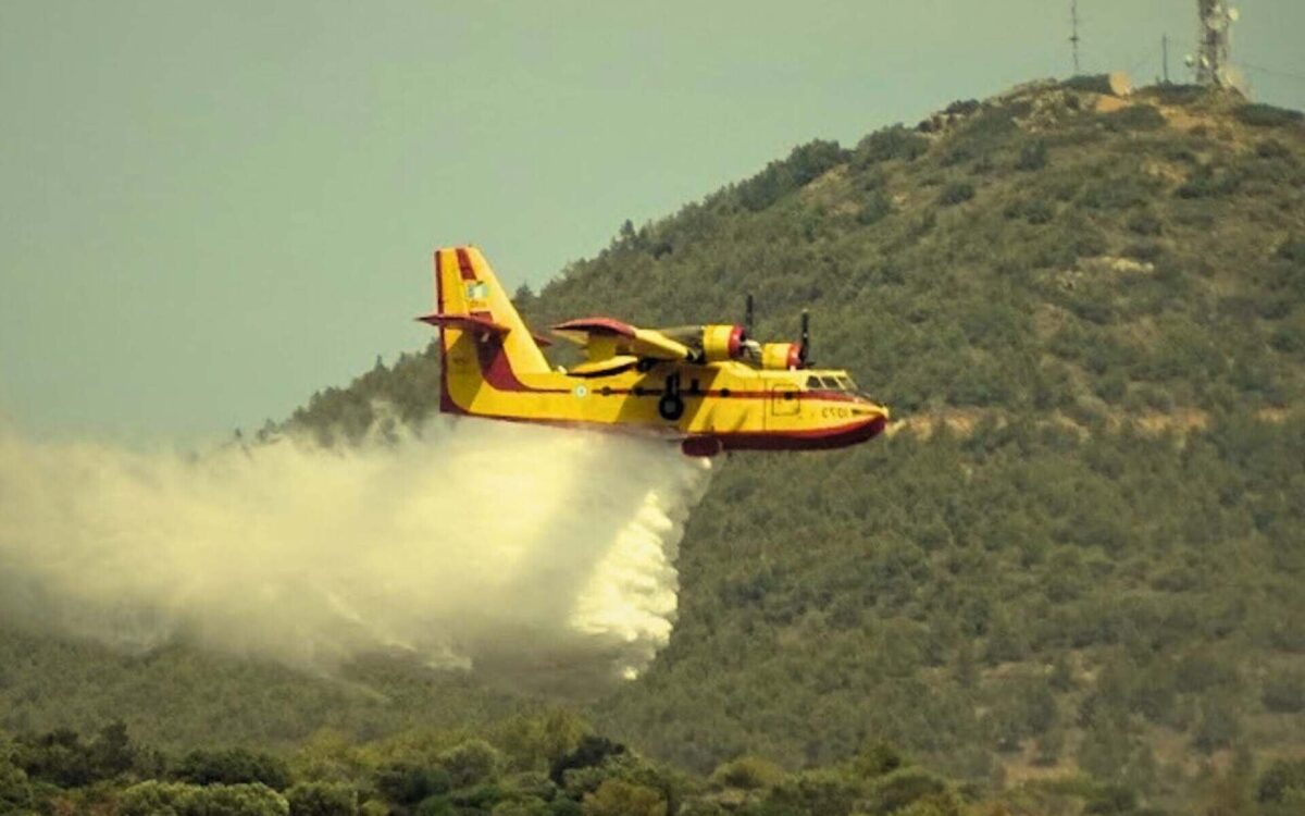 Κλειστή η εθνική οδός για 25 χλμ. λόγω δασικής πυρκαγιάς