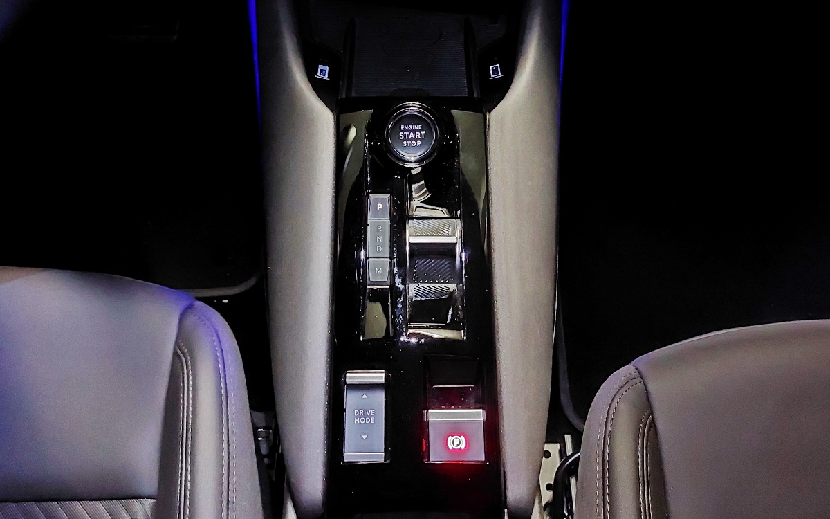 Alfa-Romeo-Junior-Q4-Ibrida-2026-test-drive-OnlyAuto (17)